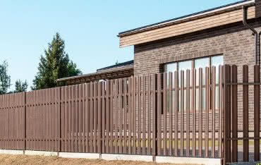 Dlaczego płot z blachy nie rdzewieje? Sekrety 5-warstwowej ochrony sztachet Hanbud